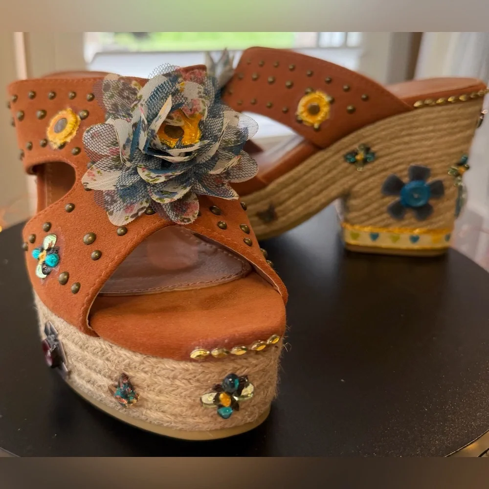 Hand Embellished Statement Platform Sandals w/ Floral Appliqué Western Theme 7.5